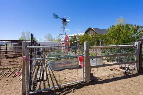 Exterior - 781 W 3000 S, Daniel, UT 84032 photo 6 of 6