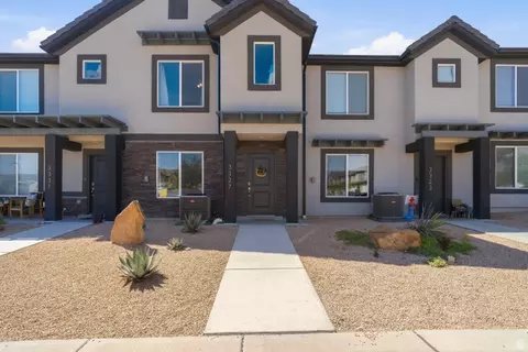 3327 Elkhorn Ln, Washington, UT 84780