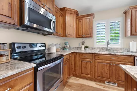 Kitchen - 294 E 780 N, American Fork, UT 84003 photo 2 of 3