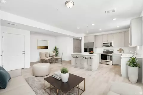 5249 W Reventon Dr S #204, South Jordan, UT 84009