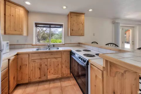 Kitchen - 2810 E Nuevo Ct, Moab, UT 84532 photo 5 of 5