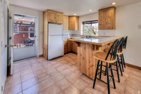 Kitchen - 2810 E Nuevo Ct, Moab, UT 84532 photo 4 of 5