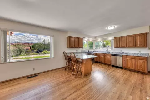 Kitchen - 2810 E Nuevo Ct, Moab, UT 84532 photo 2 of 5