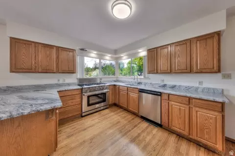 Kitchen - 2810 E Nuevo Ct, Moab, UT 84532 photo 3 of 5