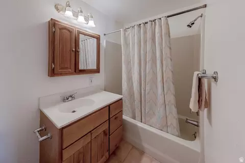 Bath - 2810 E Nuevo Ct, Moab, UT 84532 photo 2 of 2