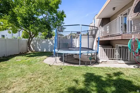 Exterior - 553 N 200 W, Bountiful, UT 84010 photo 2 of 2