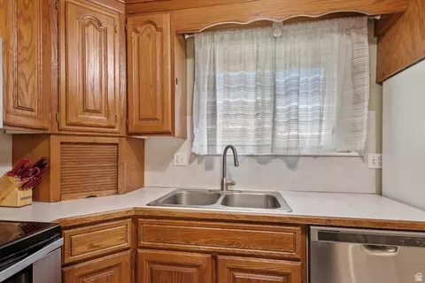 Kitchen - 553 N 200 W, Bountiful, UT 84010 photo 4 of 4
