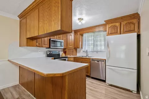 Kitchen - 553 N 200 W, Bountiful, UT 84010 photo 1 of 4
