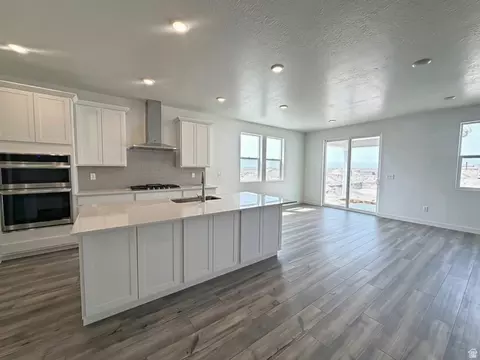 Kitchen - 2275 E Granite Ln, Eagle Mountain, UT 84005 photo 2 of 2