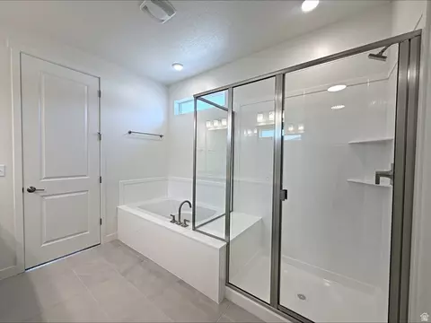 Bath - 2275 E Granite Ln, Eagle Mountain, UT 84005 photo 2 of 5