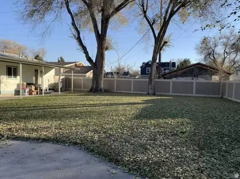 Exterior - 8780 S 250 E, Sandy, UT 84070 photo 2 of 2