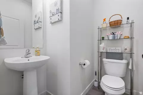 Bath - 4423 E Longleaf Ln, Eagle Mountain, UT 84005 photo 2 of 2