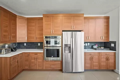 Kitchen - 15008 S Springtime Rd, Draper, UT 84020 photo 2 of 4