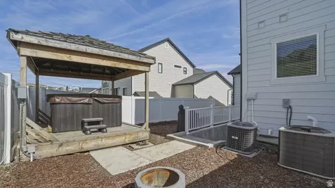 Exterior - 15008 S Springtime Rd, Draper, UT 84020 photo 3 of 4