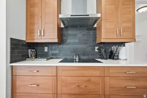 Kitchen - 15008 S Springtime Rd, Draper, UT 84020 photo 3 of 4