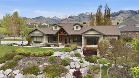Exterior - 715 Bluff St, Hyde Park, UT 84318 photo 5 of 14