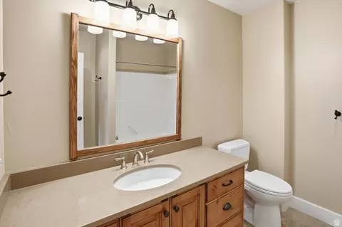 Bath - 715 Bluff St, Hyde Park, UT 84318 photo 4 of 7