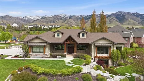 Exterior - 715 Bluff St, Hyde Park, UT 84318 photo 13 of 14