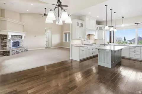 Living - 715 Bluff St, Hyde Park, UT 84318 photo 4 of 10
