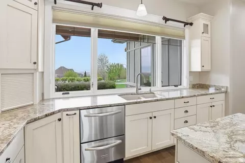 Kitchen - 715 Bluff St, Hyde Park, UT 84318 photo 5 of 10