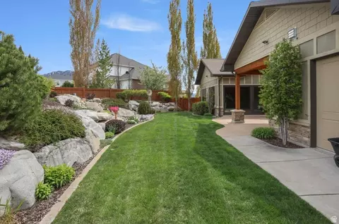 Exterior - 715 Bluff St, Hyde Park, UT 84318 photo 7 of 14