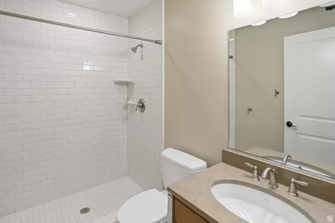 Bath - 715 Bluff St, Hyde Park, UT 84318 photo 5 of 7