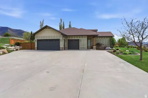 Exterior - 715 Bluff St, Hyde Park, UT 84318 photo 6 of 14