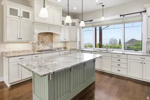 Kitchen - 715 Bluff St, Hyde Park, UT 84318 photo 9 of 10