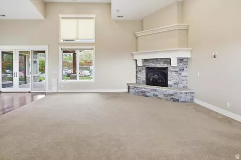 Living - 715 Bluff St, Hyde Park, UT 84318 photo 5 of 10