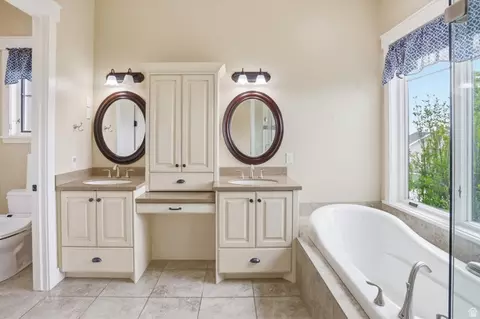 Bath - 715 Bluff St, Hyde Park, UT 84318 photo 1 of 7