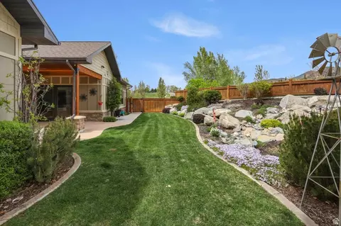 Exterior - 715 Bluff St, Hyde Park, UT 84318 photo 3 of 14