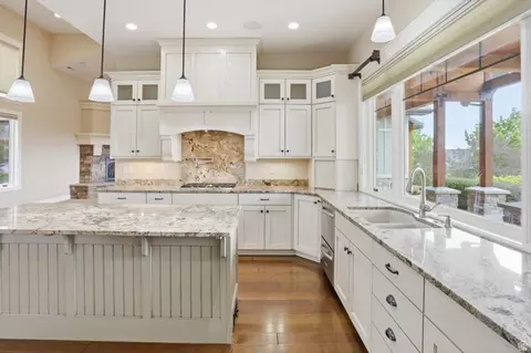 Kitchen - 715 Bluff St, Hyde Park, UT 84318 photo 10 of 10