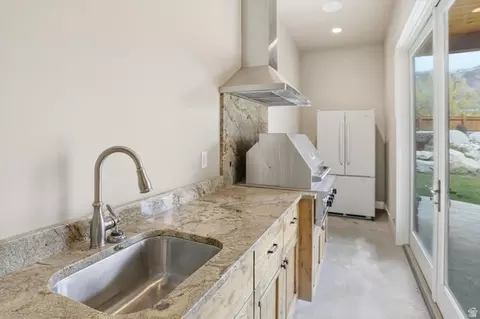 Kitchen - 715 Bluff St, Hyde Park, UT 84318 photo 4 of 10