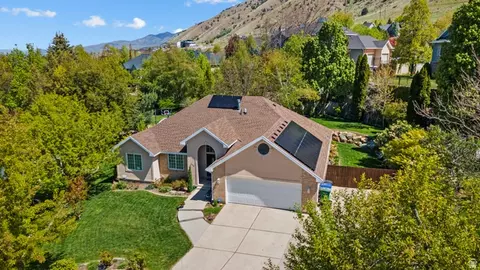 745 Foxridge Dr, Providence, UT 84332