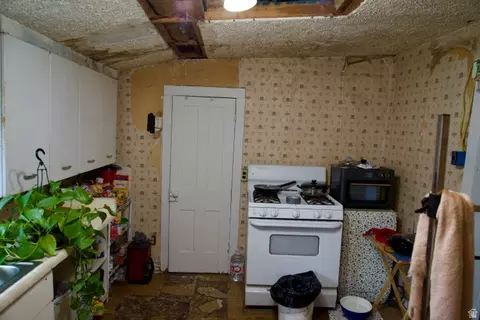 Kitchen - 73 W Leadville Row W, Eureka, UT 84628 photo 2 of 2