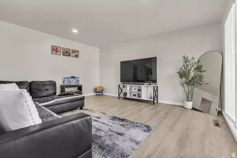 Living - 185 W 850 S, Bountiful, UT 84010 photo 1 of 4