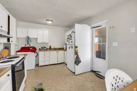 Kitchen - 185 W 850 S, Bountiful, UT 84010 photo 4 of 4