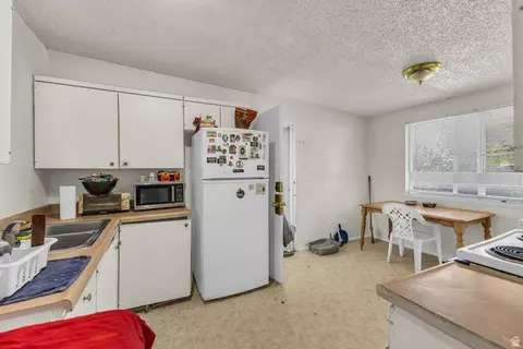 Kitchen - 185 W 850 S, Bountiful, UT 84010 photo 3 of 4