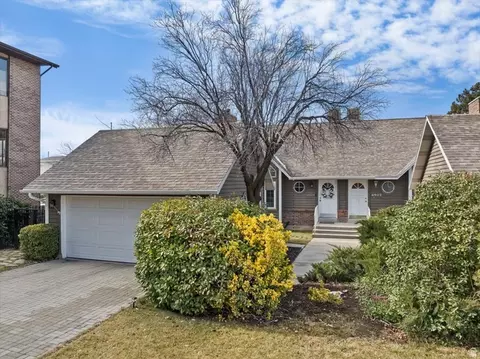 6924 S Hillside Cir, Cottonwood Heights, UT 84121