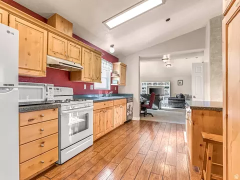 Kitchen - 8982 S 4800 W, Payson, UT 84651 photo 1 of 3