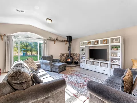 Living - 8982 S 4800 W, Payson, UT 84651 photo 3 of 4