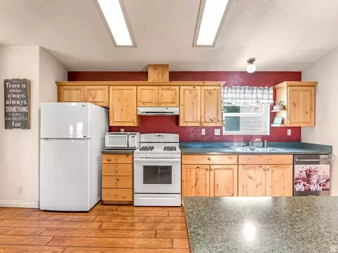 Kitchen - 8982 S 4800 W, Payson, UT 84651 photo 3 of 3