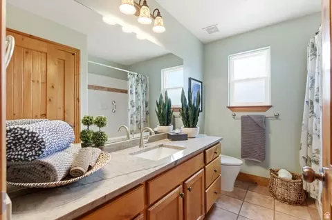 Bath - 1172 W Kristeldell Ct, Murray, UT 84123 photo 1 of 6