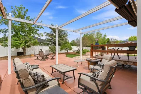 Exterior - 1172 W Kristeldell Ct, Murray, UT 84123 photo 5 of 15