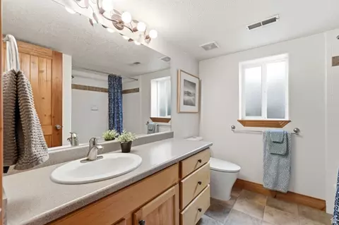 Bath - 1172 W Kristeldell Ct, Murray, UT 84123 photo 6 of 6