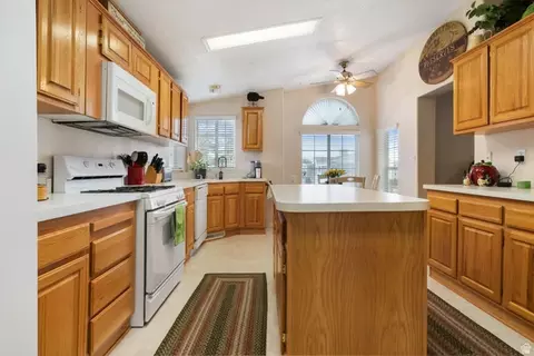 6435 S 1040 W, Murray, UT 84123 photo 2