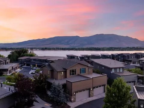 819 S Edgewater Ct E #9, Huntsville, UT 84317