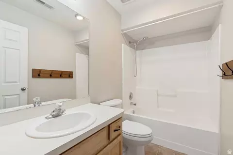 Bath - 8066 N Ridge Loop E #4, Eagle Mountain, UT 84005 photo 2 of 2