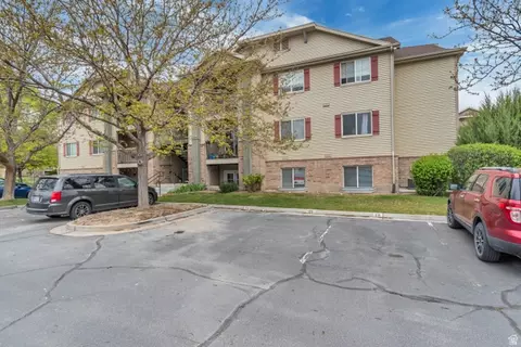 Exterior - 8066 N Ridge Loop E #4, Eagle Mountain, UT 84005 photo 5 of 6