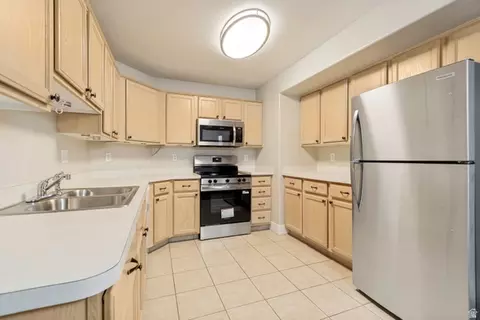 Kitchen - 8066 N Ridge Loop E #4, Eagle Mountain, UT 84005 photo 1 of 1